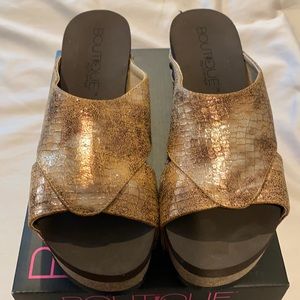 Women’s new bronze wedges